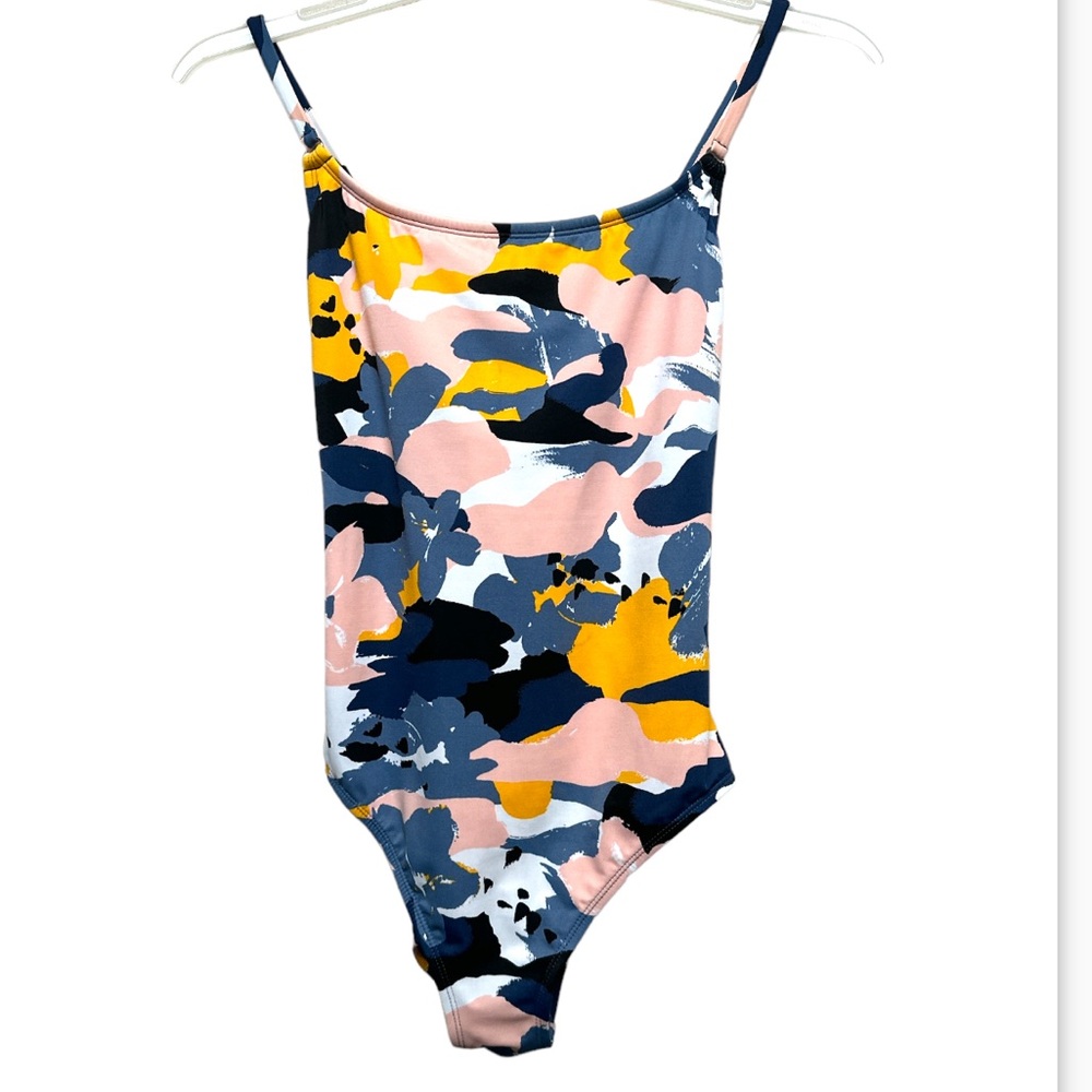 New Women's Beach Betty Miracle Brand Floral One Piece Swimsuit Size medium NWOT